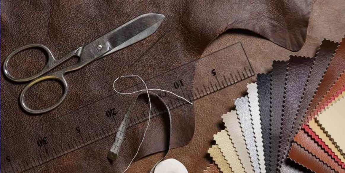 Материалы и инструменты кожевенной мастерской D&M Leather Lab